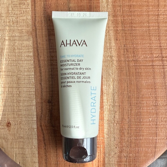 AHAVA Essential Day Moisturizer - Normal To Dry Skin - Picture 1 of 3